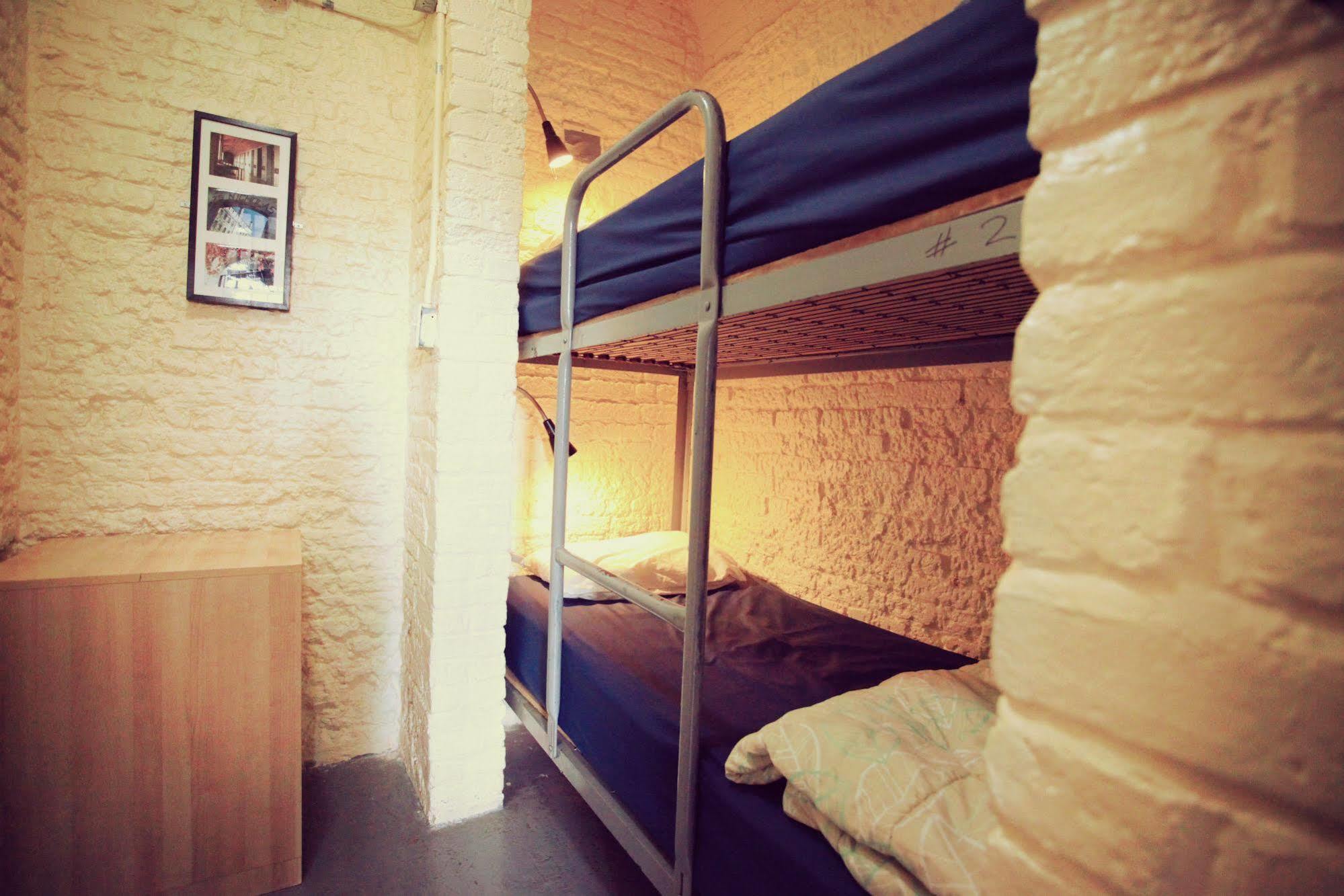 Saintlo Ottawa Jail Hostel Exterior photo